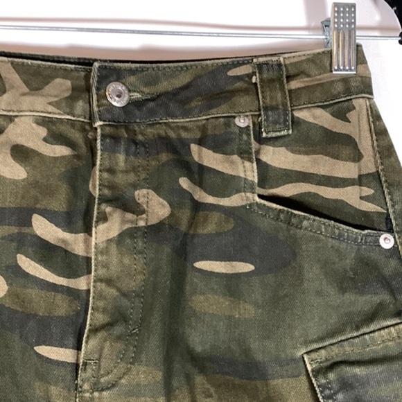 Topshop Green Camouflage Army Denim Mini Skirt - Picture 3 of 8